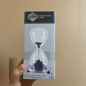 Magnetic sand timer